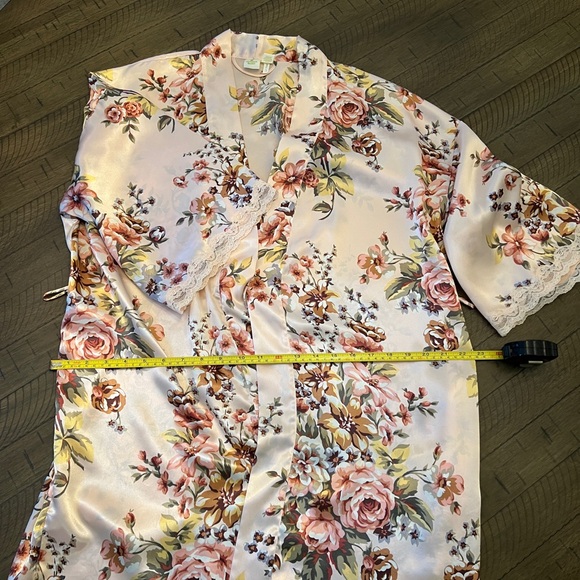 Vintage Gold Label Victoria's Secret Floral Slip PJ/Robe set Size Small LIKE NEW - Picture 11 of 11